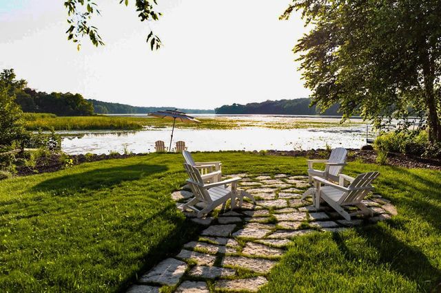 N6911 Lafayette LANE, Elkhorn, WI 53121