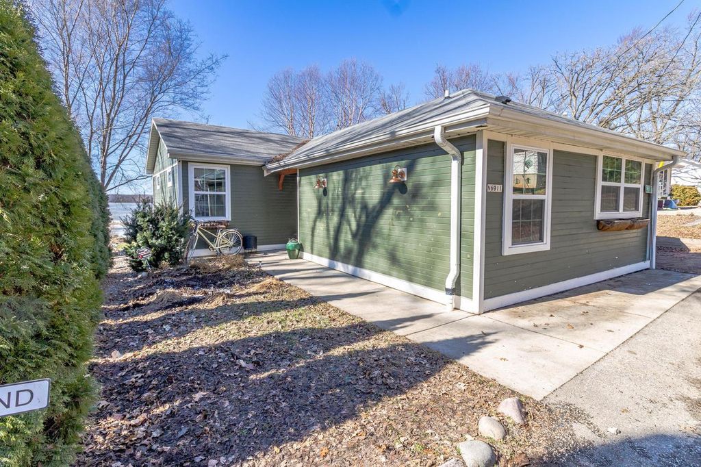 N6911 Lafayette LANE, Elkhorn, WI 53121