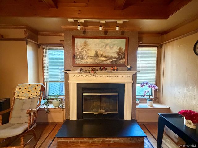9 Ash Lane, Hyde Park, NY 12538