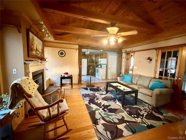 9 Ash Lane, Hyde Park, NY 12538