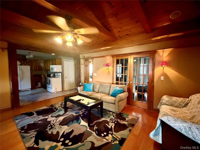 9 Ash Lane, Hyde Park, NY 12538