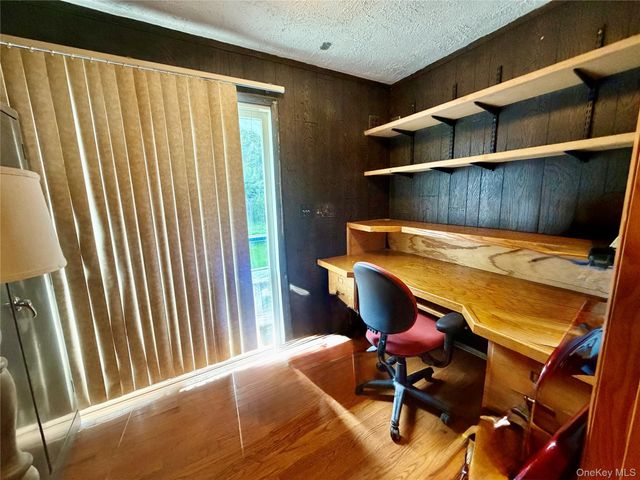 9 Ash Lane, Hyde Park, NY 12538