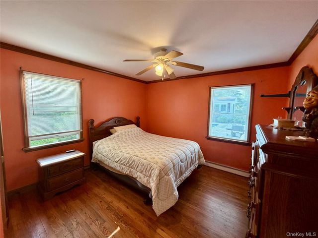 9 Ash Lane, Hyde Park, NY 12538