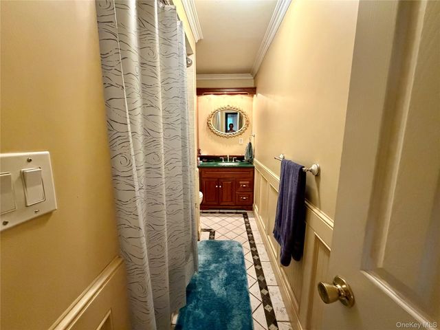 9 Ash Lane, Hyde Park, NY 12538