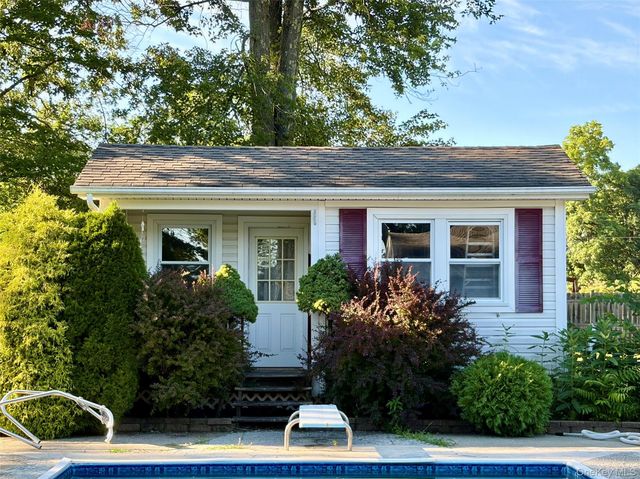 9 Ash Lane, Hyde Park, NY 12538