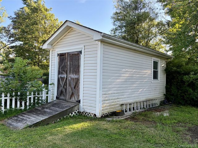 9 Ash Lane, Hyde Park, NY 12538