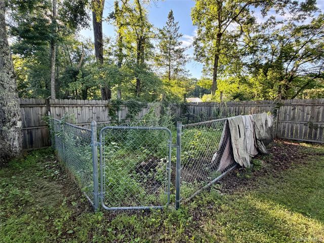9 Ash Lane, Hyde Park, NY 12538
