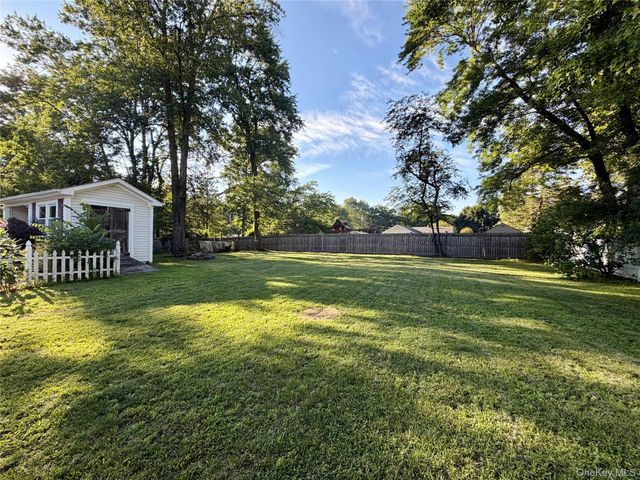 9 Ash Lane, Hyde Park, NY 12538