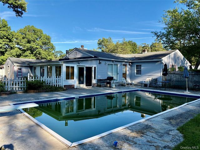 9 Ash Lane, Hyde Park, NY 12538
