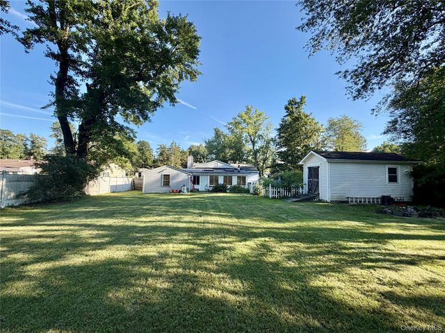 9 Ash Lane, Hyde Park, NY 12538