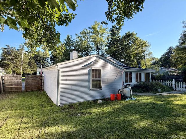 9 Ash Lane, Hyde Park, NY 12538