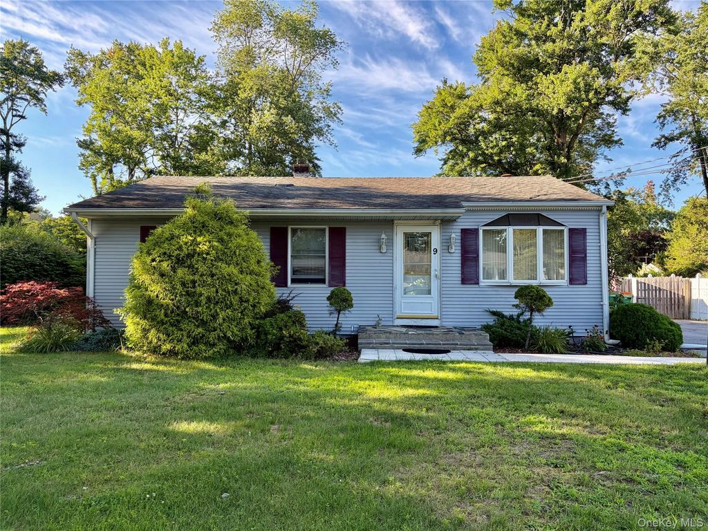 9 Ash Lane, Hyde Park, NY 12538
