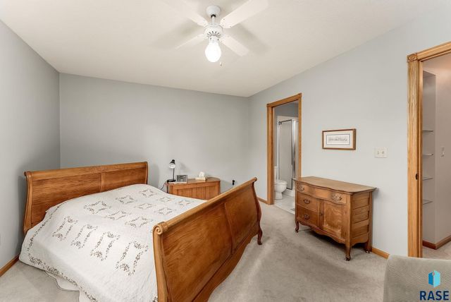 1909 W Ashley Cir Circle, Sioux Falls, SD 57104