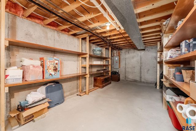 1909 W Ashley Cir Circle, Sioux Falls, SD 57104