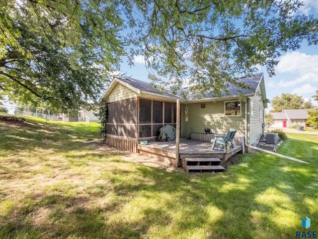 1909 W Ashley Cir Circle, Sioux Falls, SD 57104