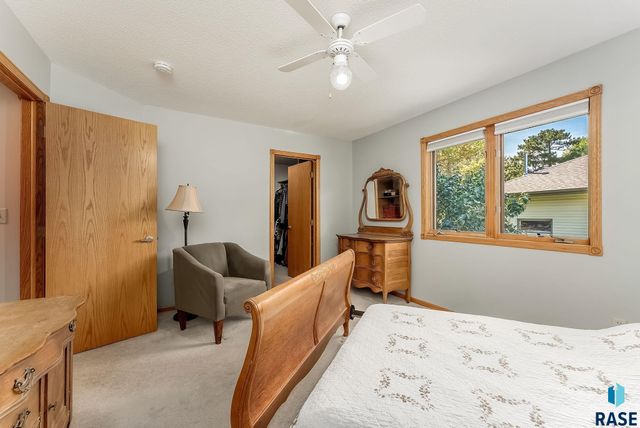 1909 W Ashley Cir Circle, Sioux Falls, SD 57104