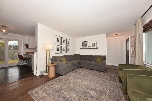 1566 Scott ROAD, Port Washington, WI 53074