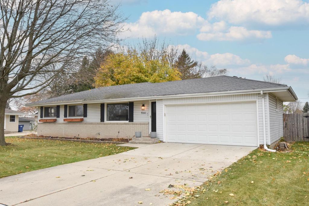 1566 Scott ROAD, Port Washington, WI 53074