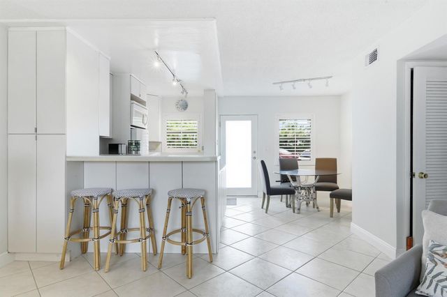 139 Sunrise Avenue 102, Palm Beach, FL 33480