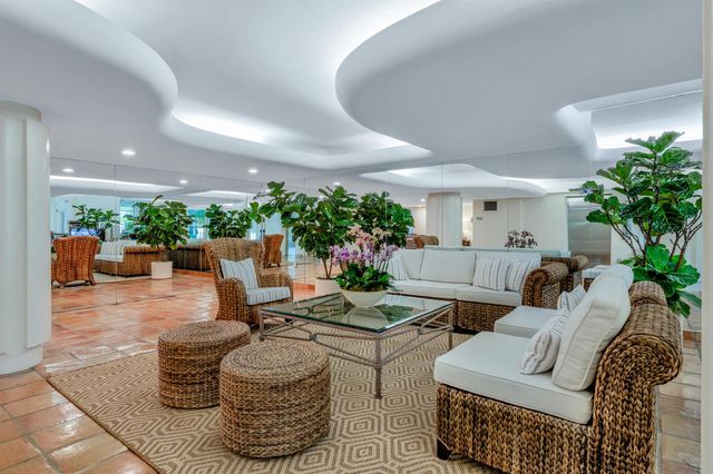 139 Sunrise Avenue 102, Palm Beach, FL 33480