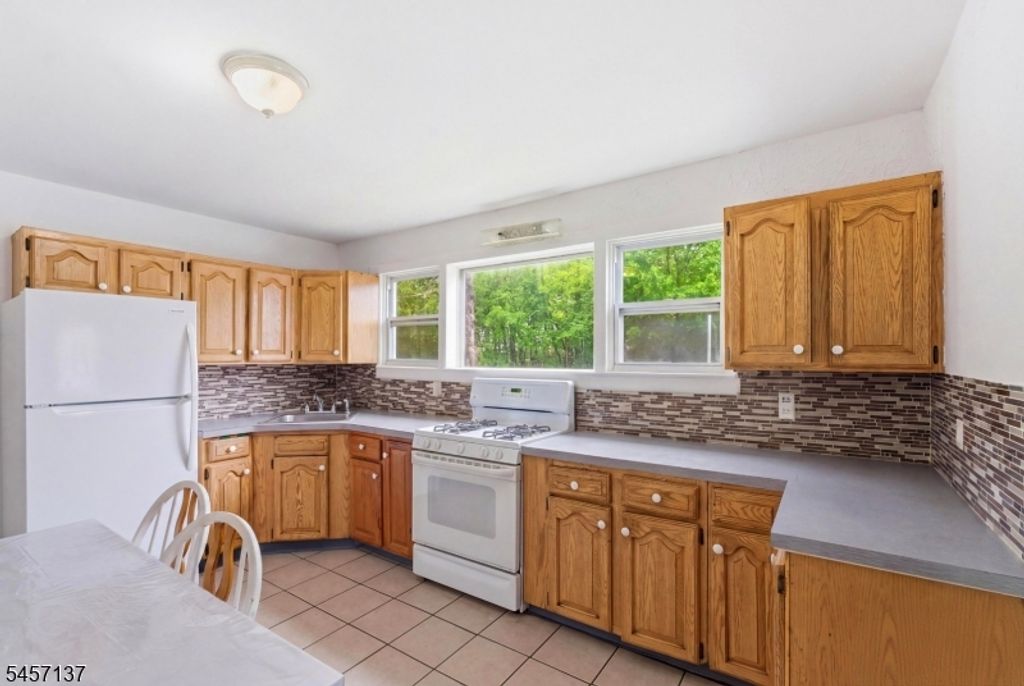 1 Park Pl, North Brunswick Twp., NJ 08902 — photo 2