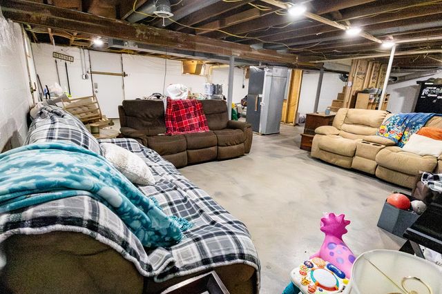 1711 N Ash Street, Nevada, MO 64772