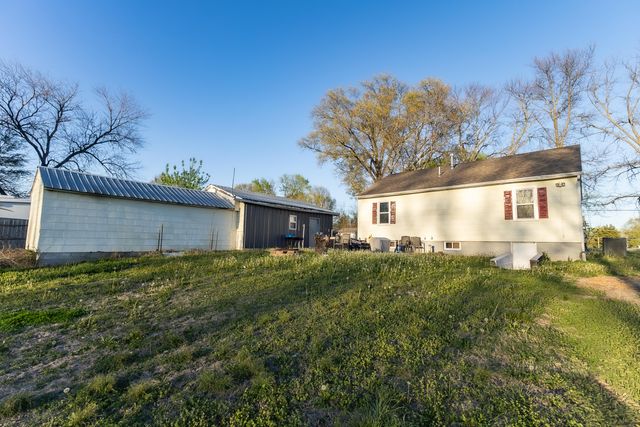 1711 N Ash Street, Nevada, MO 64772
