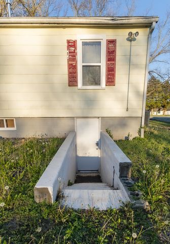1711 N Ash Street, Nevada, MO 64772