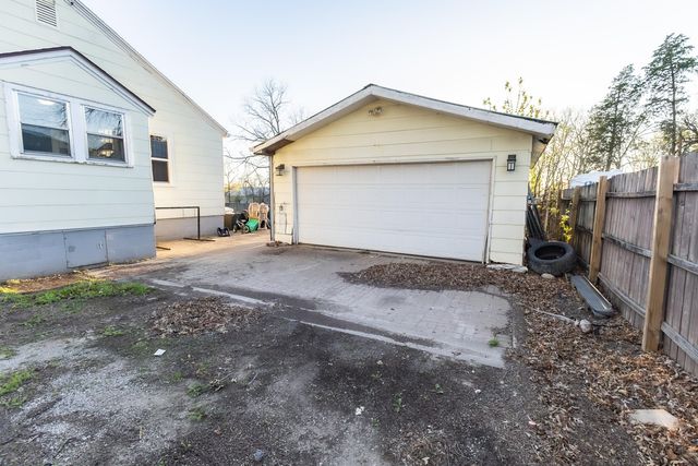 1711 N Ash Street, Nevada, MO 64772