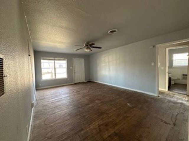 208 Bagin Street, Whitesboro, TX 76273