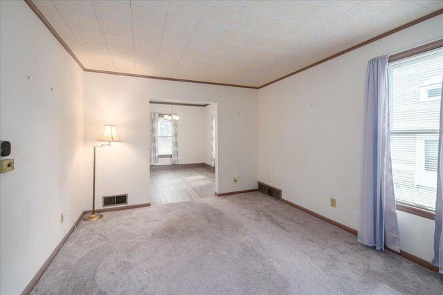 812 POWERS STREET, Oshkosh, WI 54901