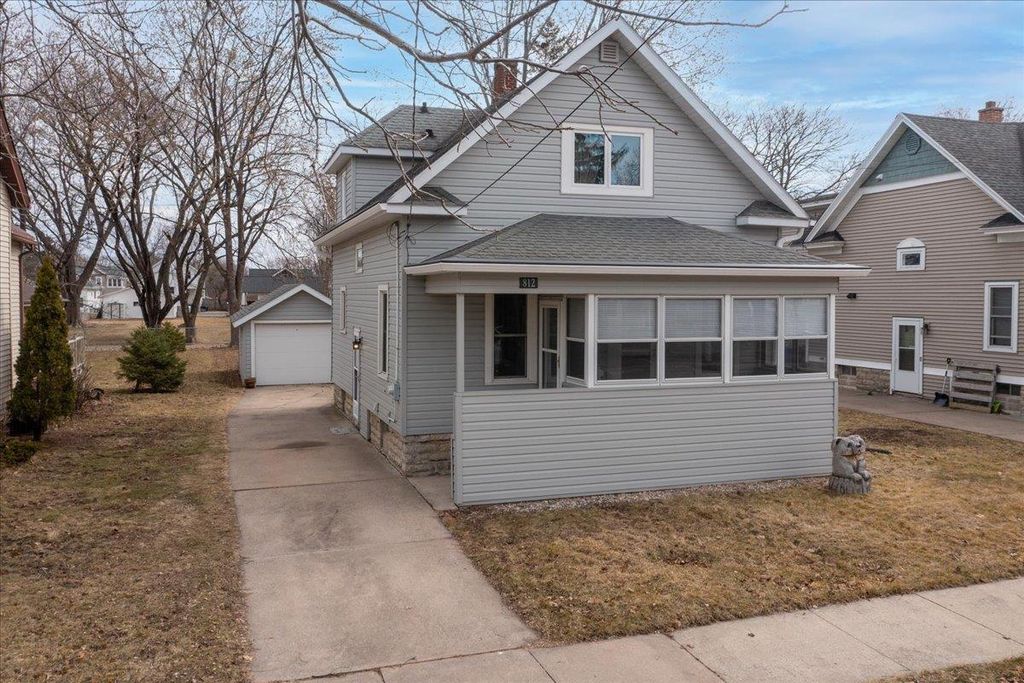 812 POWERS STREET, Oshkosh, WI 54901