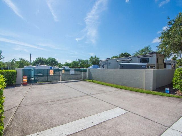 521 N Valencia Circle SW, Vero Beach, FL 32968