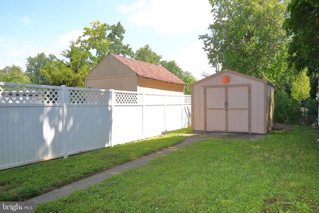 157 S WOLF ST, Manheim, PA 17545