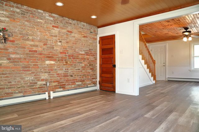 157 S WOLF ST, Manheim, PA 17545