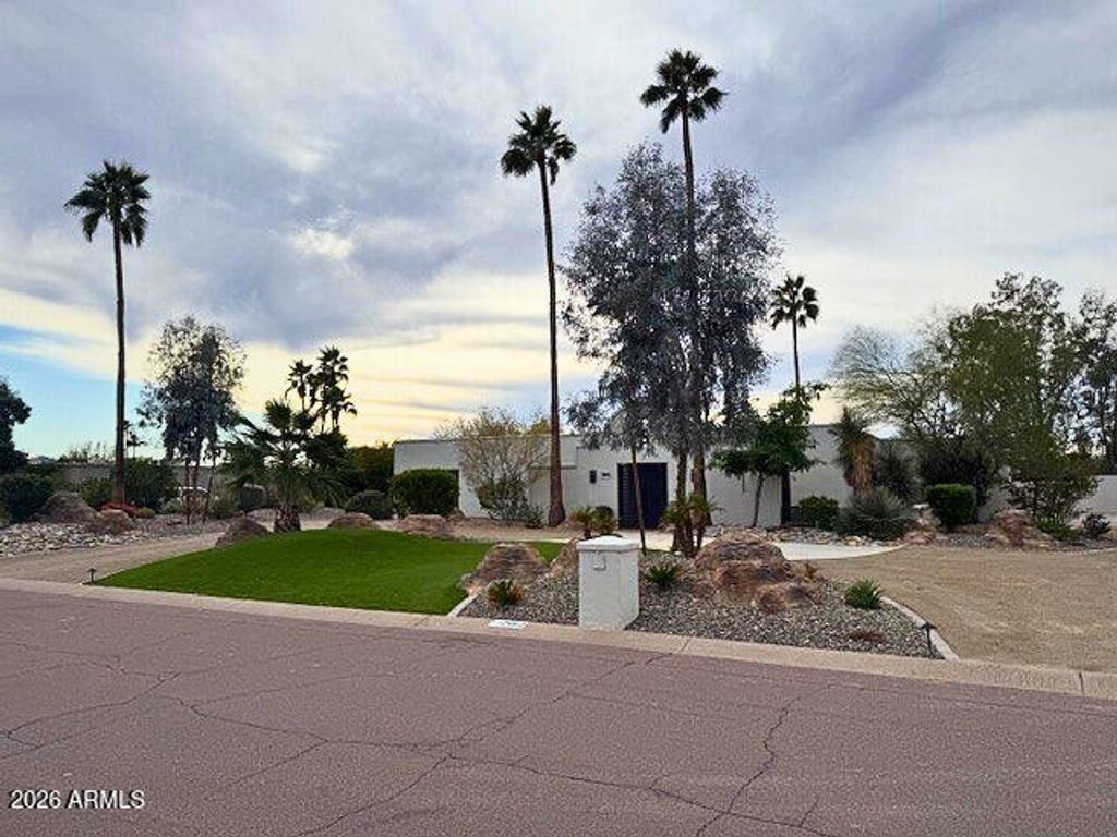 Image 1 of property listing at 12462 N 80th Place, Scottsdale, AZ 85260