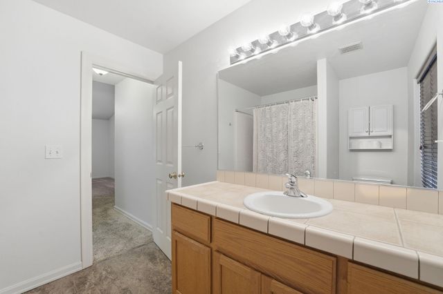 4010 S Palouse, Kennewick, WA 99337