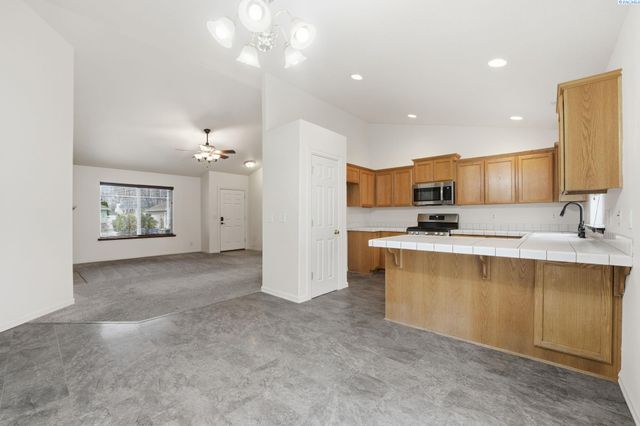 4010 S Palouse, Kennewick, WA 99337