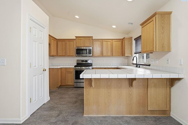 4010 S Palouse, Kennewick, WA 99337