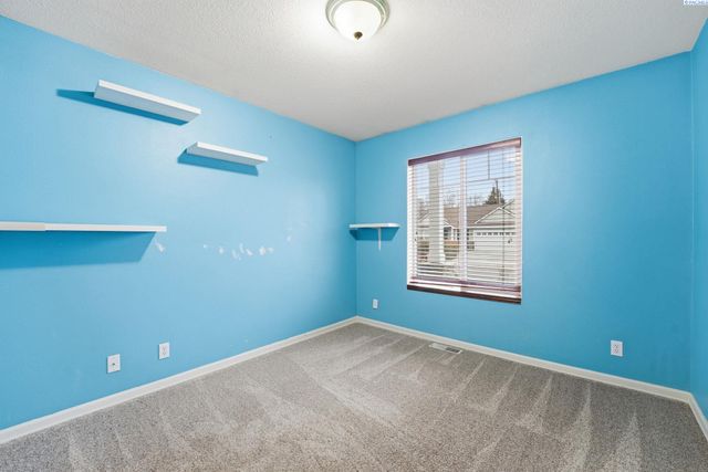 4010 S Palouse, Kennewick, WA 99337