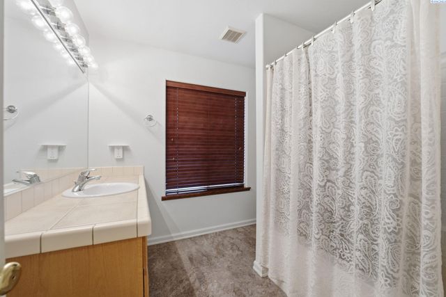 4010 S Palouse, Kennewick, WA 99337