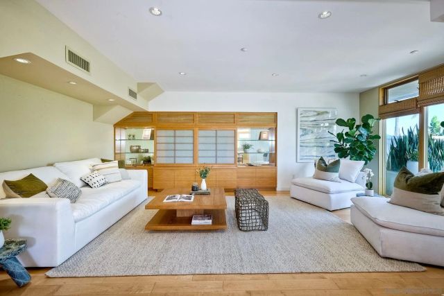 1052 Anchorage Ln, San Diego, CA 92106