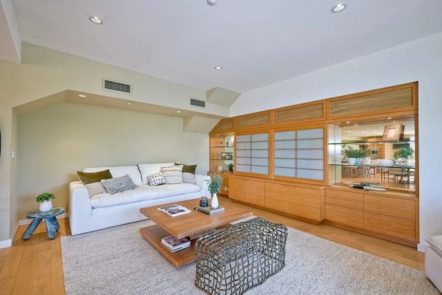 1052 Anchorage Ln, San Diego, CA 92106
