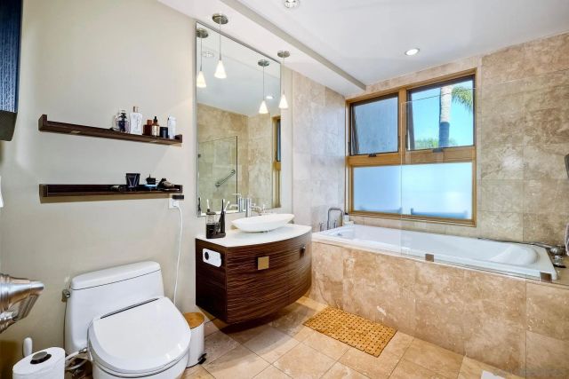 1052 Anchorage Ln, San Diego, CA 92106