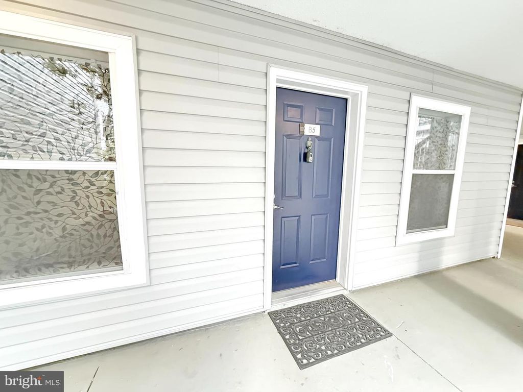 3179 SUMMIT SQUARE DR #2-B5, Oakton, VA 22124