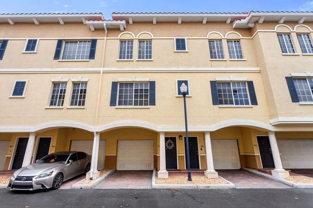 5246 HAMPTON BEACH PLACE, Tampa, FL 33609