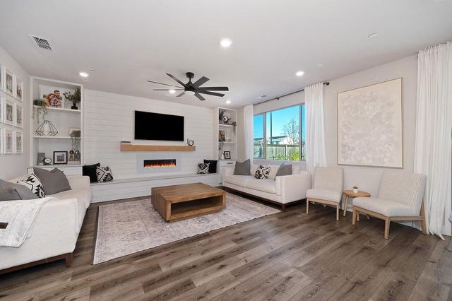 4532 Cloverleaf Way, Roseville, CA 95747