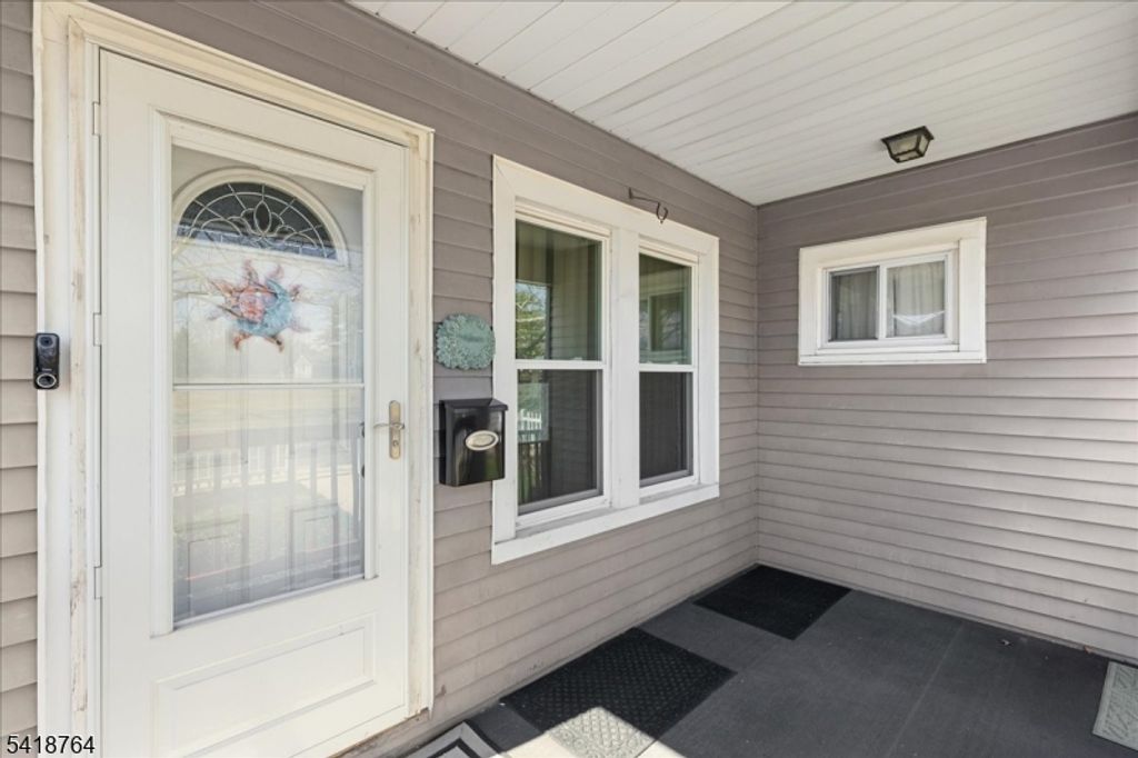 Image 3 of property listing at 21 Buttonwood Dr, Ewing Twp., NJ 08638