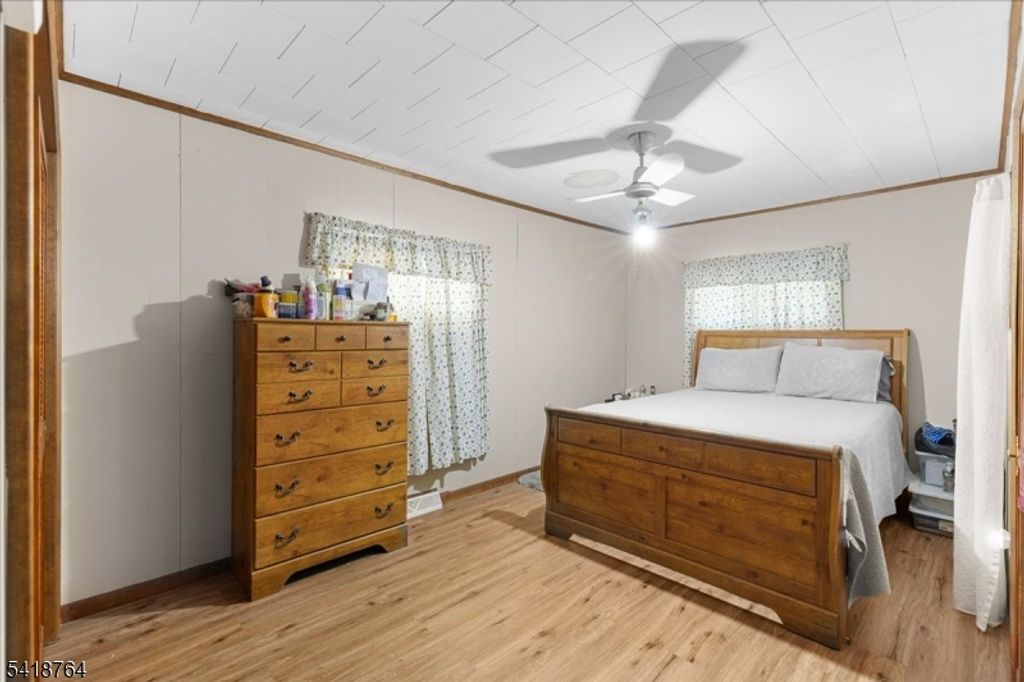 Image 8 of property listing at 21 Buttonwood Dr, Ewing Twp., NJ 08638