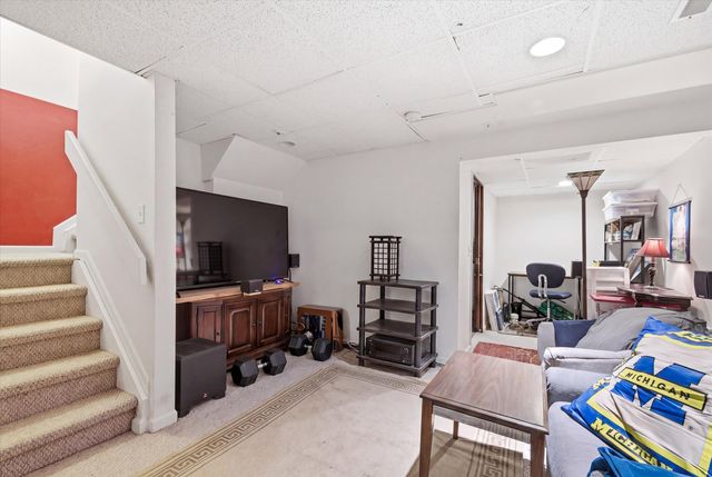2670 Packard Road, Ann Arbor, MI 48104